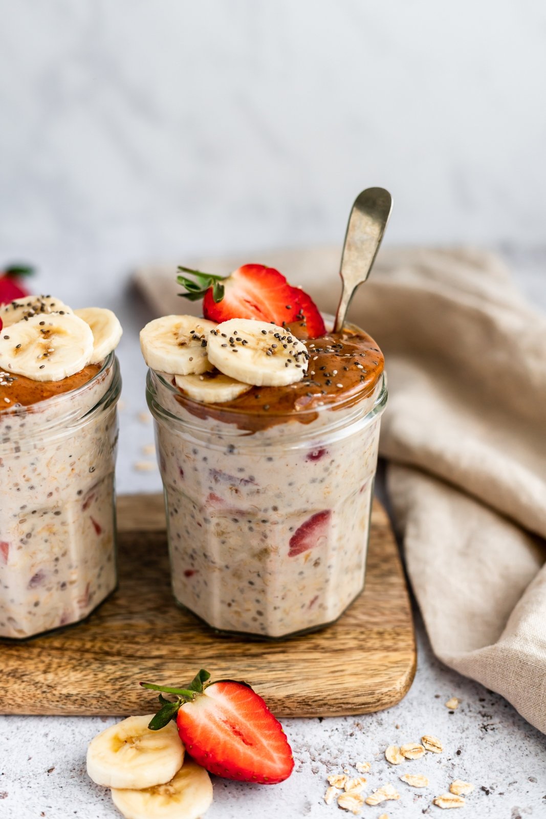 protein-packed strawberry banana overnight oats in two jars