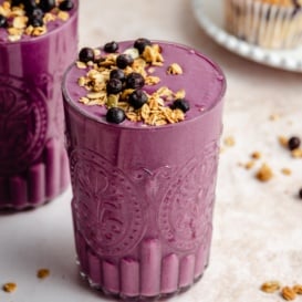 blueberry muffin smoothie in a glass